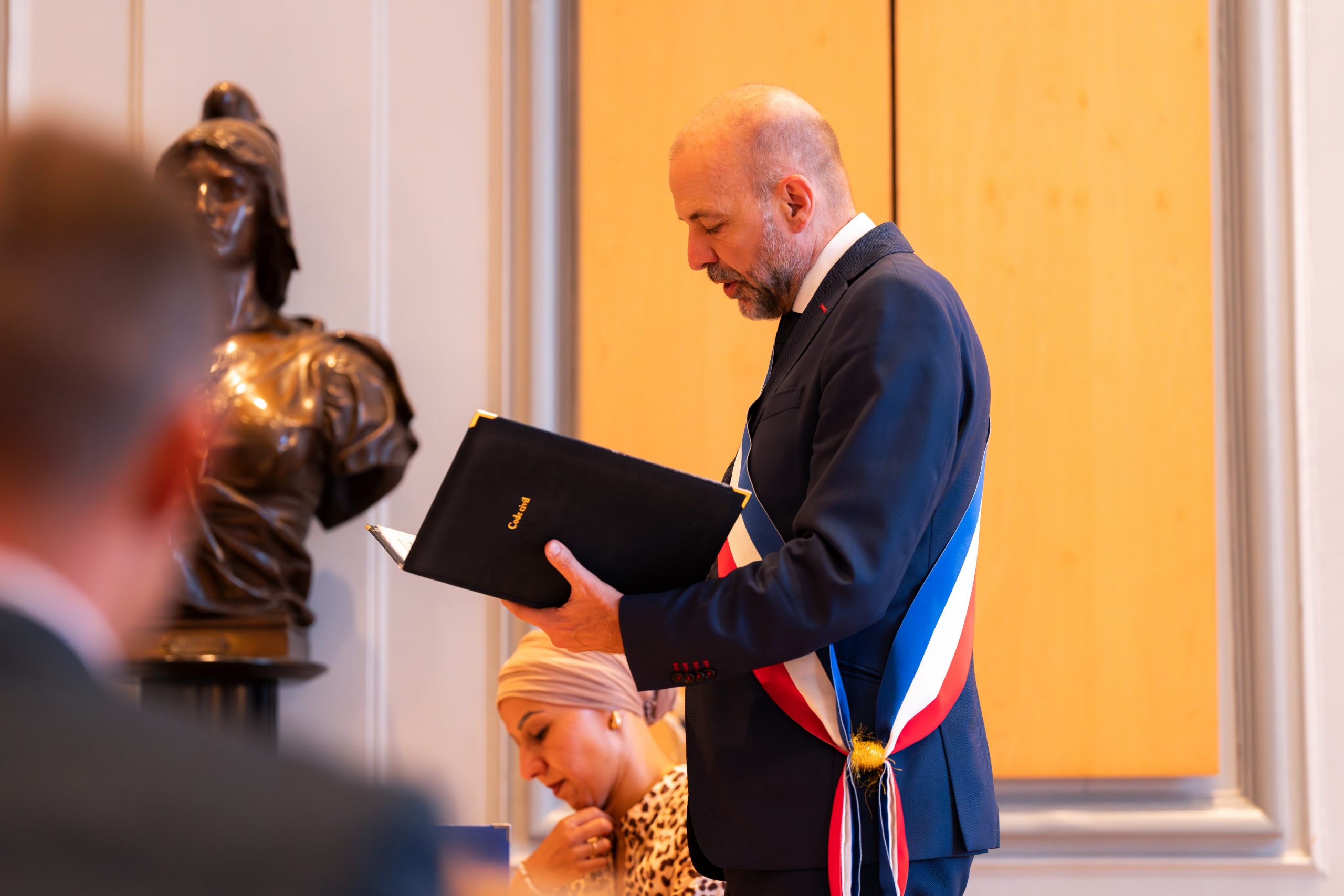 Union officielle à la mairie, Karine et Valentin